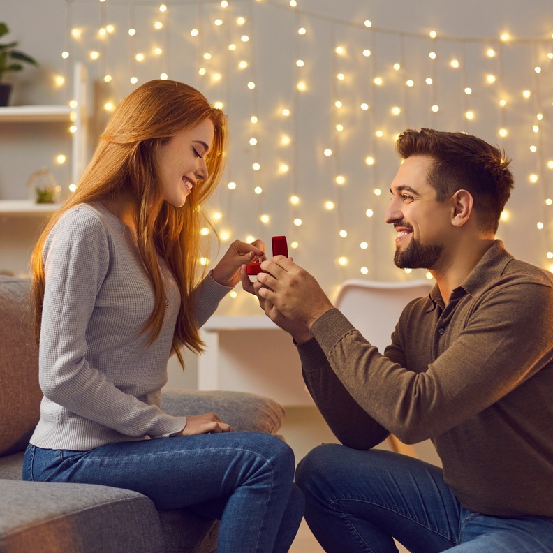 يجب التفكير في قرار الزواج بموضوعية حتى لا تقعين فريسة للزواج من الرجل النرجسي والرجل المخادع