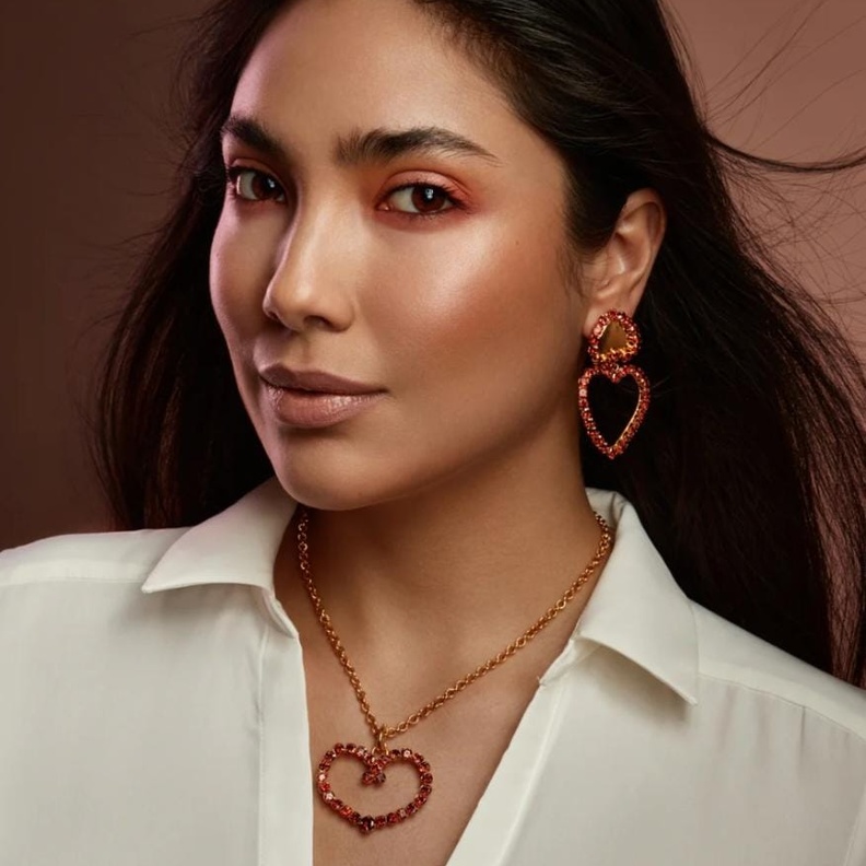 أقراط Garnet Heart من Bounkit
