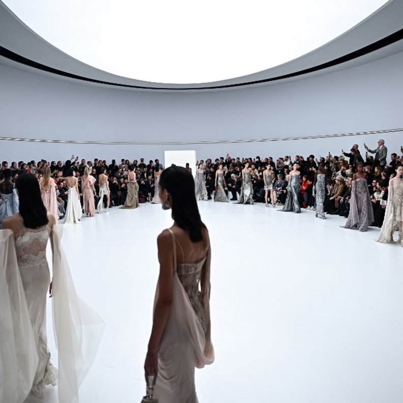 أسابيع الموضة في العواصم العالمية حدث مميّز يلفت إنتباه العالم 