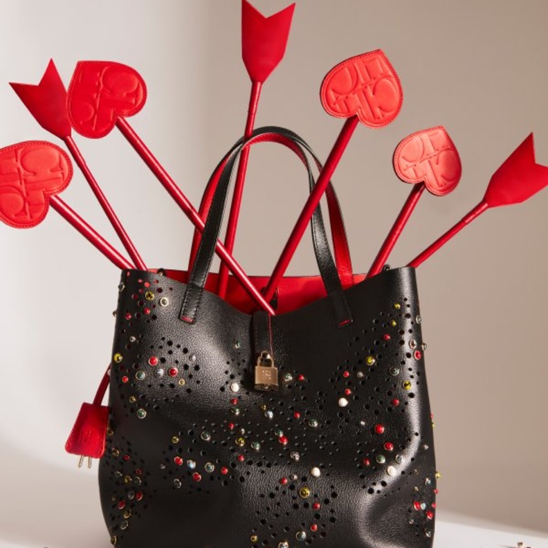 تشكيلة التصاميم المختارة من CH Carolina Herrera للاحتفال بالحب