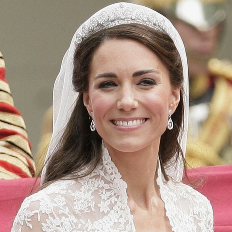 تيجان زفاف ساحرة توجّت قصص الحب الملكية