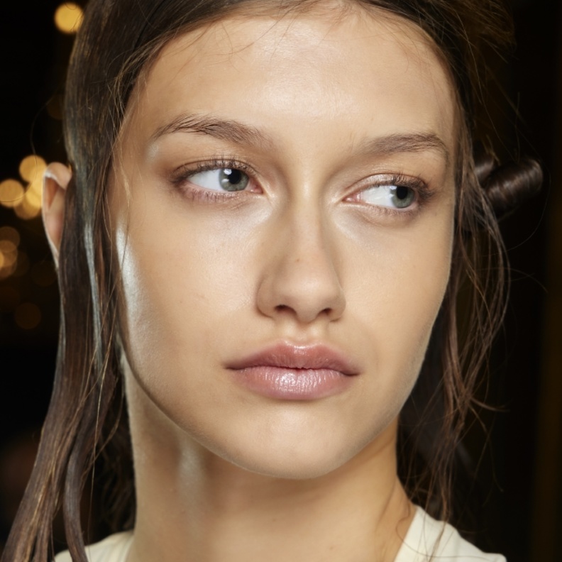 تخلصي من حب الشباب تجميلياً وعزّزي ثقتك بنفسك