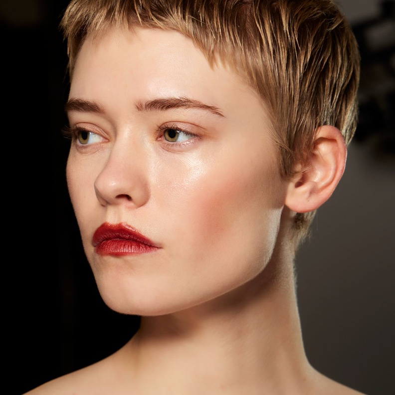 ألوان البلاشر البرونزي اللماع بشكل جانبي من دار Philosophy