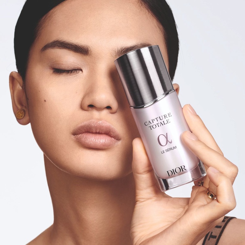 السيروم الذي يناسب كل أنواع البشرة  من ديور