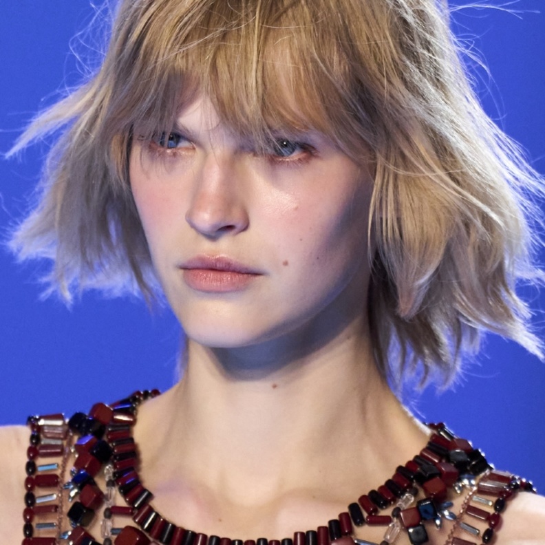 الغرة من الصيحات الاساسية في عام 2023