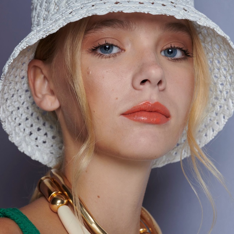 المبالغة في تطبيق ألوان أحمر الشفاه من وحي دار Luisa Spagnoli