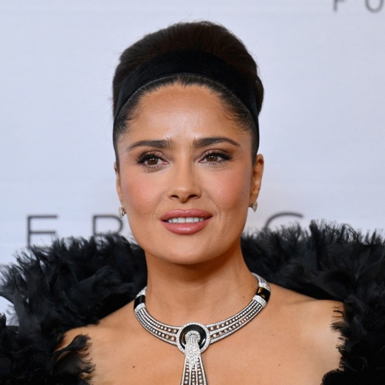 رفعات عصرية بأسلوب سلمى حايك تجعلك تبدين أصغر سنًا