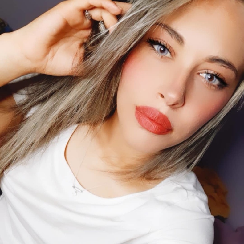 الإطلالات الجمالية المفضّلة لـ عبلة بن سنوسي لاعبة الأهلي السعودي وخطوات تطبيقها