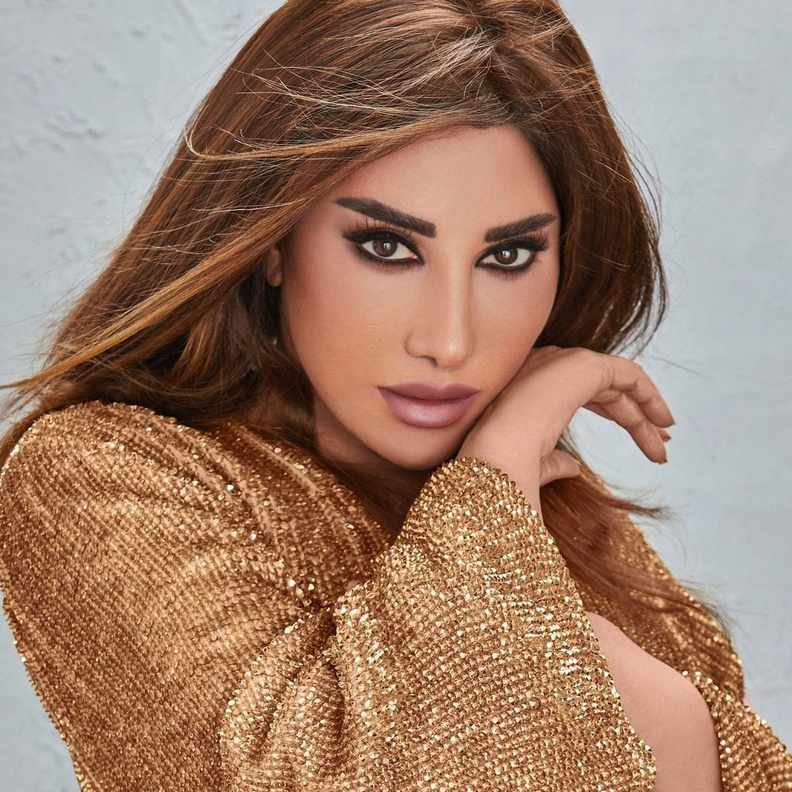 تقنيات جمالية تجعل عينيك بمظهر شبابي وأكثر جاذبية على خطى نجوى كرم