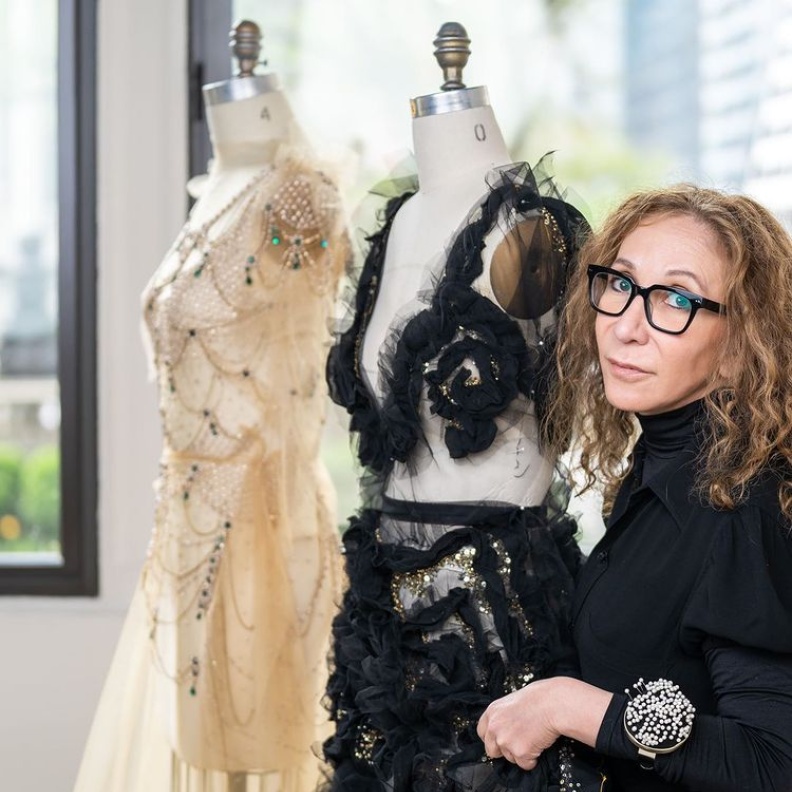 مصممة الأزياء اللّبنانية العالمية ريم عكرا