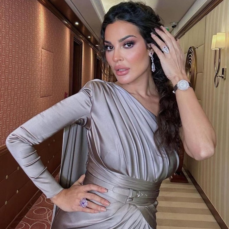 بعد إعلان خطوبتها.. ماذا اختارت نادين نجيم من تصاميم مجوهرات في أحدث إطلالاتها؟