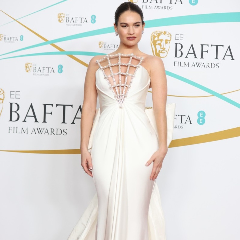 مجوهرات الممثلة Lily James