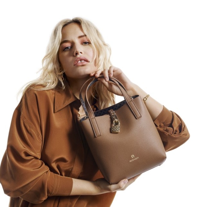 "آغنر" تطلق مجموعة Panta Rhei لموسم ربيع/صيف 2023