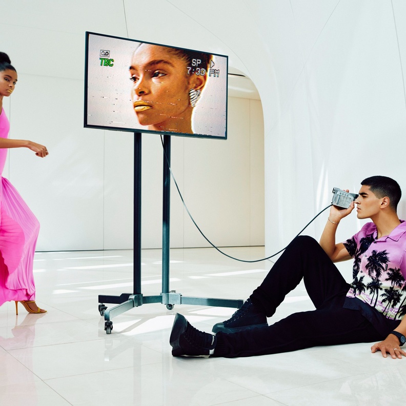 بلومينغديلز تطلق الحملة الترويجية لتشكيلة ربيع وصيف 2023 بعنوان المستقبل جميل