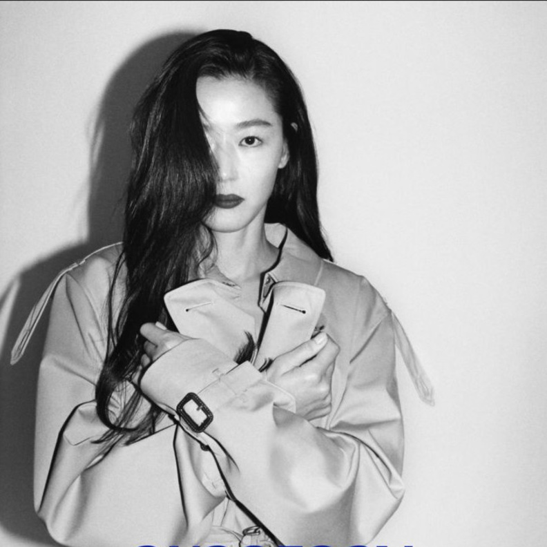 خطوات جريئة وشعار جديد ..دانيال لي يبدأ رحلته مع دار بربري Burberry بحملة من قلب شوارع لندن 