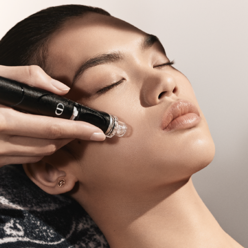 احصلي على علاج شامل للبشرة عبر Dior Powered By HydraFacial في منتجعات Dior 