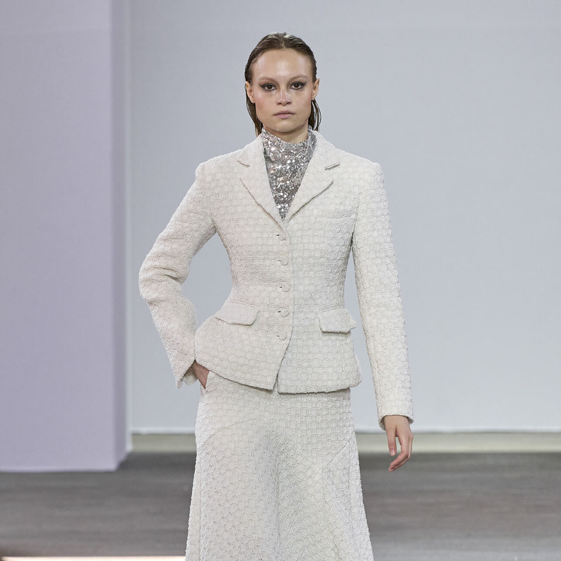 صيحة التنورة البيضاء تعود في الربيع المقبل