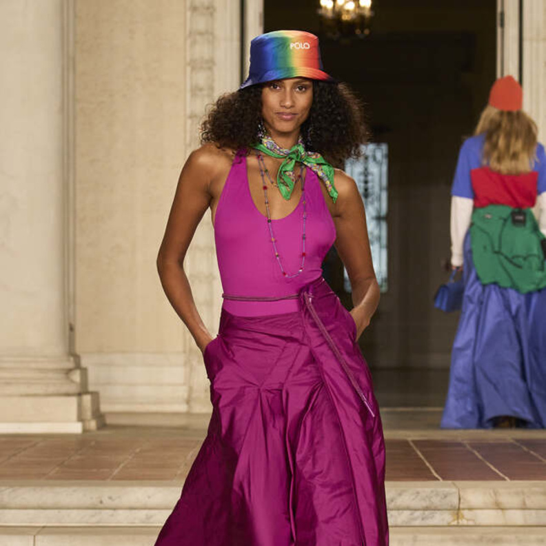 إطلالة بألوان لافتة من Ralph Lauren