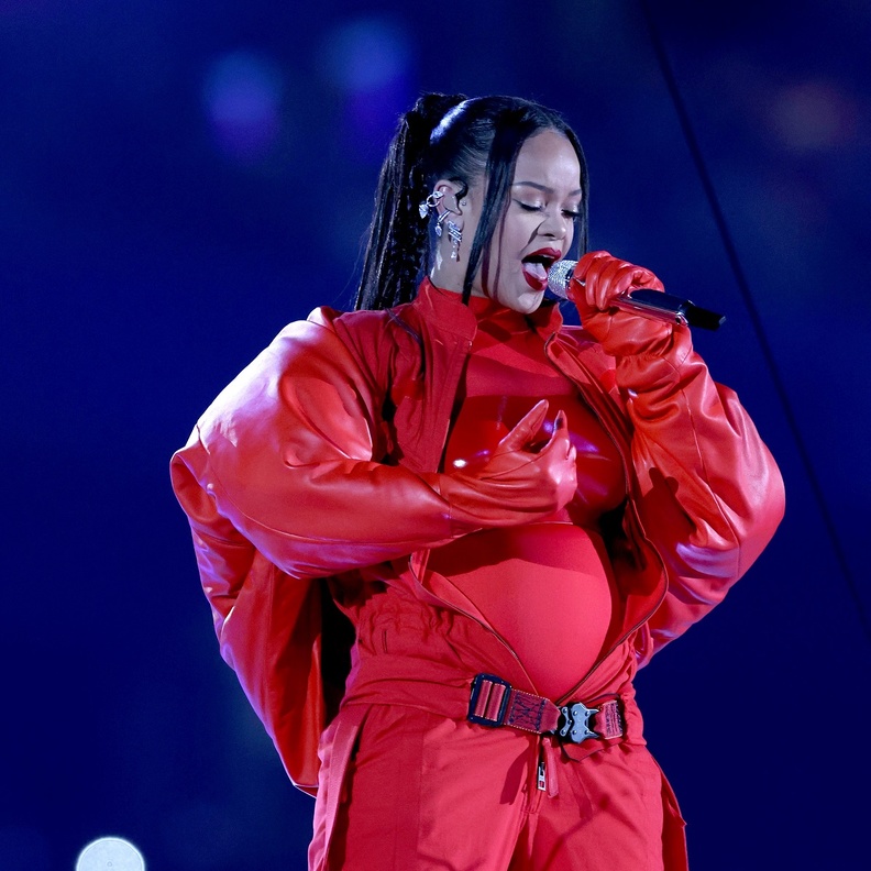 ريهانا بقطع مجوهرات فاخرة 