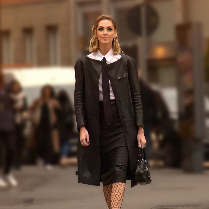 اطلالات النجمات العالميات في عروض الموضة في ميلانو 2024