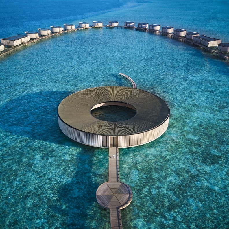 رحلة مالديفية إلى الخيال.. منتجع The Ritz-Carlton Maldives Fari Islands الوجهة الفضلى لتدللي نفسك