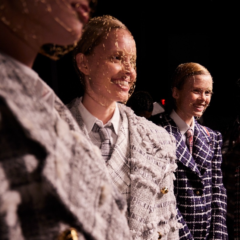 التصاميم العملية والكلاسيكيات الخالدة مقابل العروض الغريبة في أسبوع الموضة في نيويورك