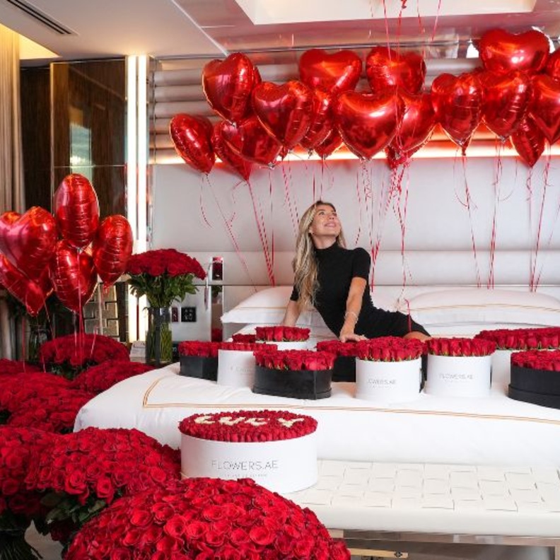 هيلتون دبي نخلة جميرا يقدم تجربة مميزة في عيد الحب بالتعاون مع متجر Flowers.ae