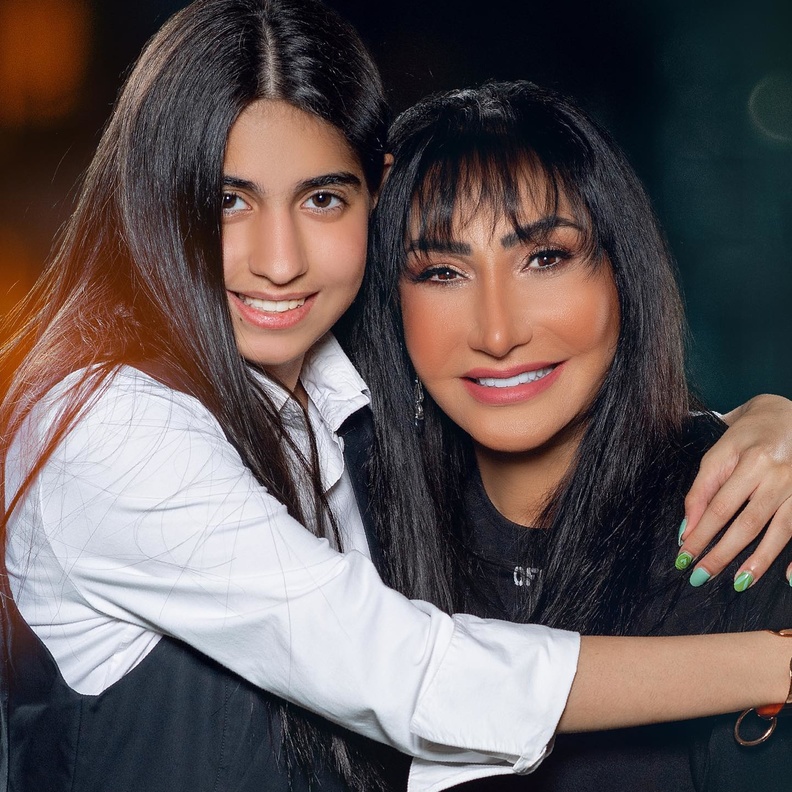 سحر حسين وابنتها