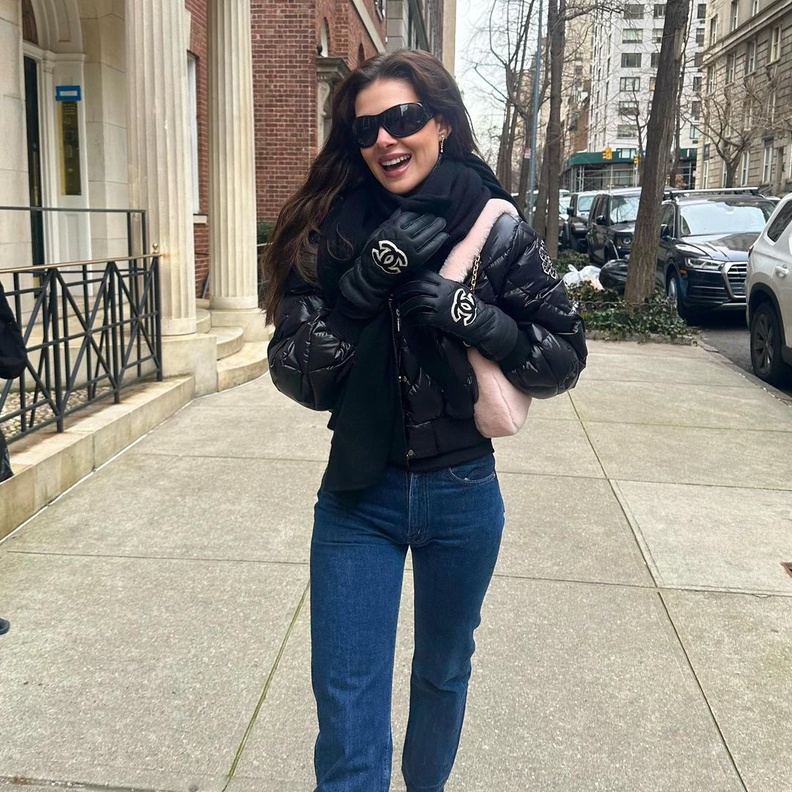 الجاكيت الجلدي القصير بات رائحا بقوة هذا الموسم