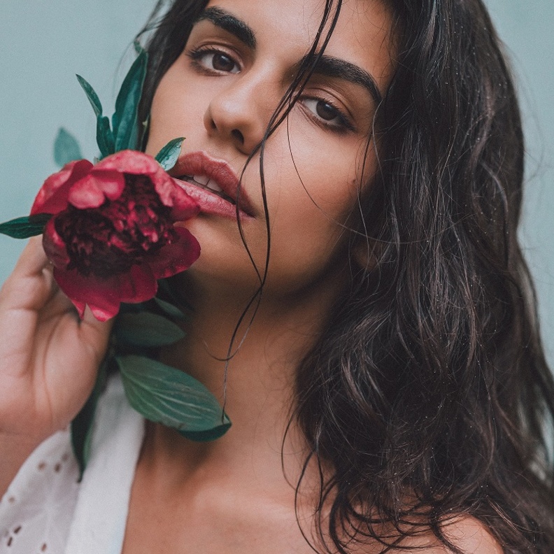 واثقة وذكية ومُستقلّة.. إليكِ مواصفات المرأة الناجحة