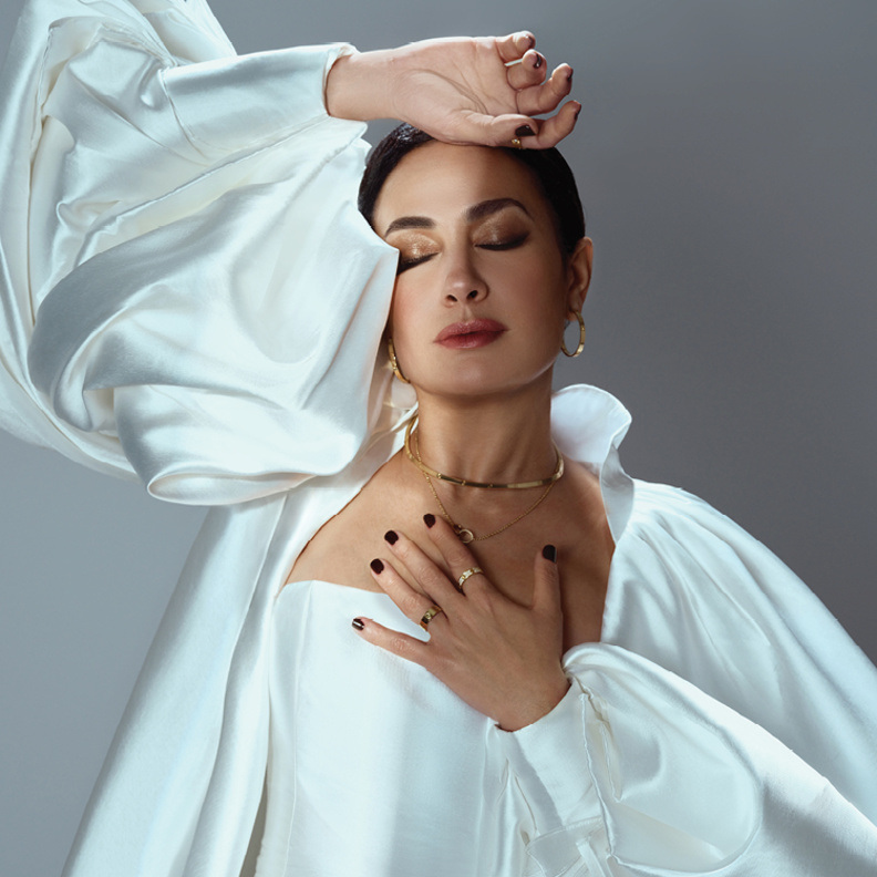 النجمة هند صبري نجمة غلاف عدد فبراير من مجلة "هي" 