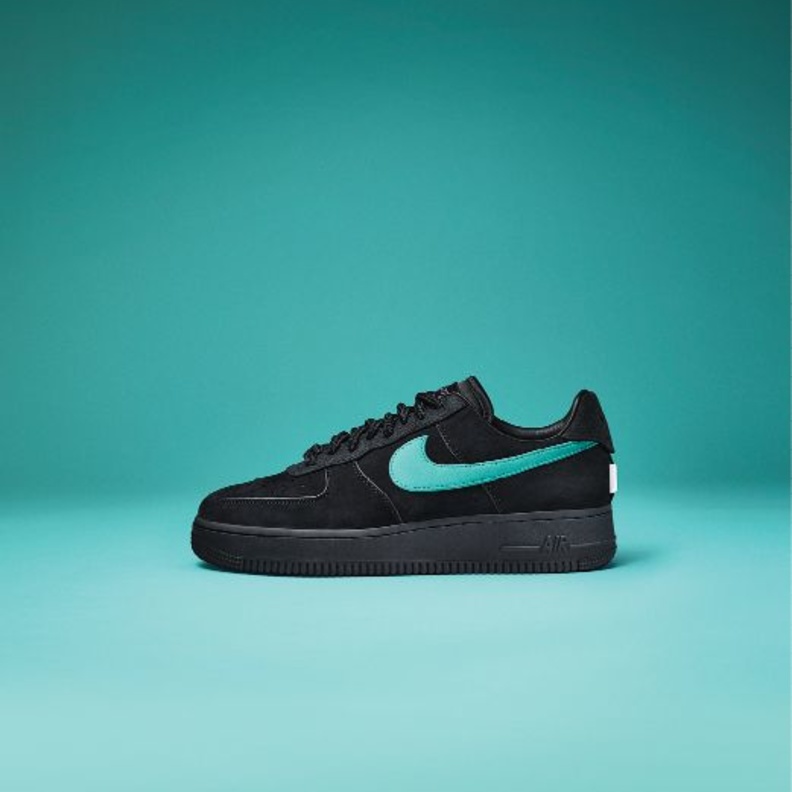 .Tiffany & Co تتعاون مع Nike لإطلاق حذاء إير فورس 1 1837 وتشكيلة إكسسوارات من الفضة الإسترلينية