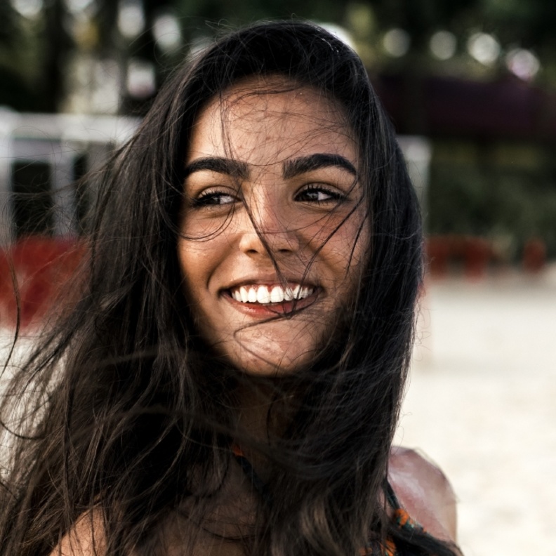 تمتعي بابتسامة بيضاء بأفضل الطرق التجميلية لاستعادة جمال نفسيتك