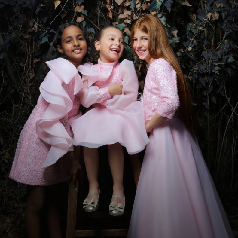 إيمان الخطيب لـ"هي": ابنتي هي ملهمتي الأولى في تصميم فساتين الأطفال لحفلات الزفاف