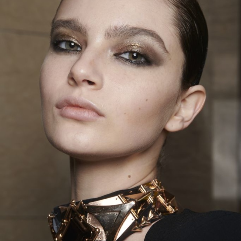 أبرز إتجاهات ألوان الظلال الجريئة لشتاء 2024 ونصائحنا لتطبيق هذه الصيحات