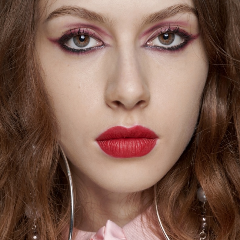 نصائح تثبيت أحمر الشفاه بالطريقة المثالية