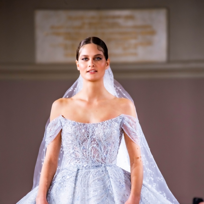 المصممة هند زيدان لـ"هي": مجموعتي في باريس جسّدت جرأة الأوركيد بسحر الأزرق