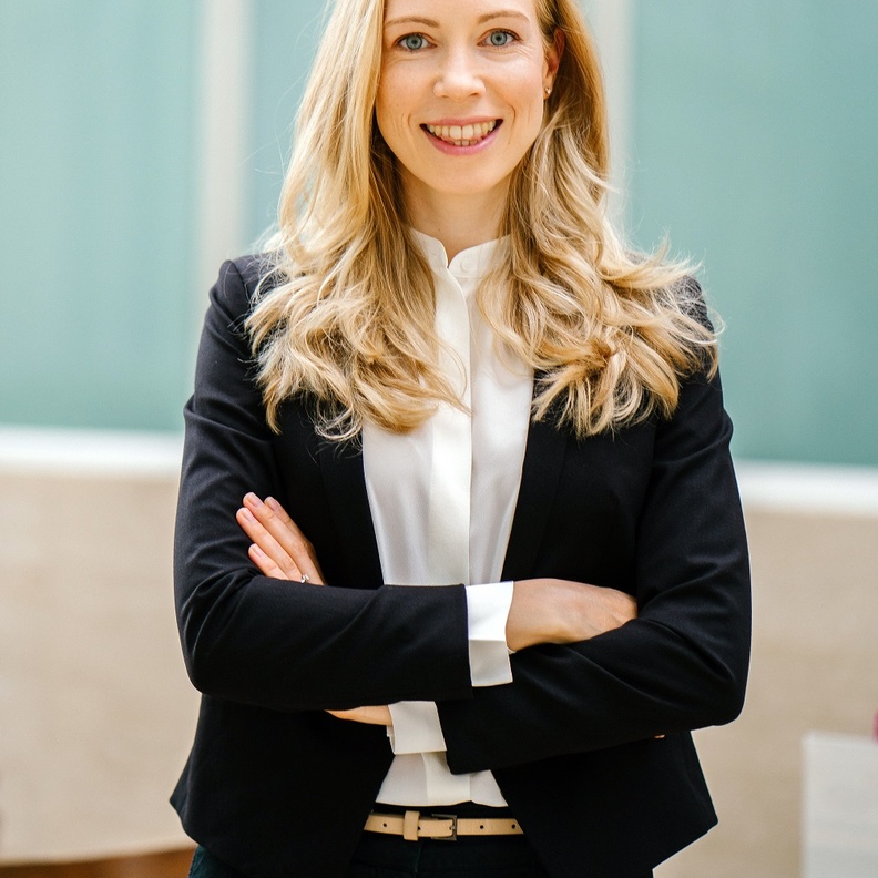 على المرأة المهتمة بريادة الأعمال تثقيف نفسها قانونيًا 