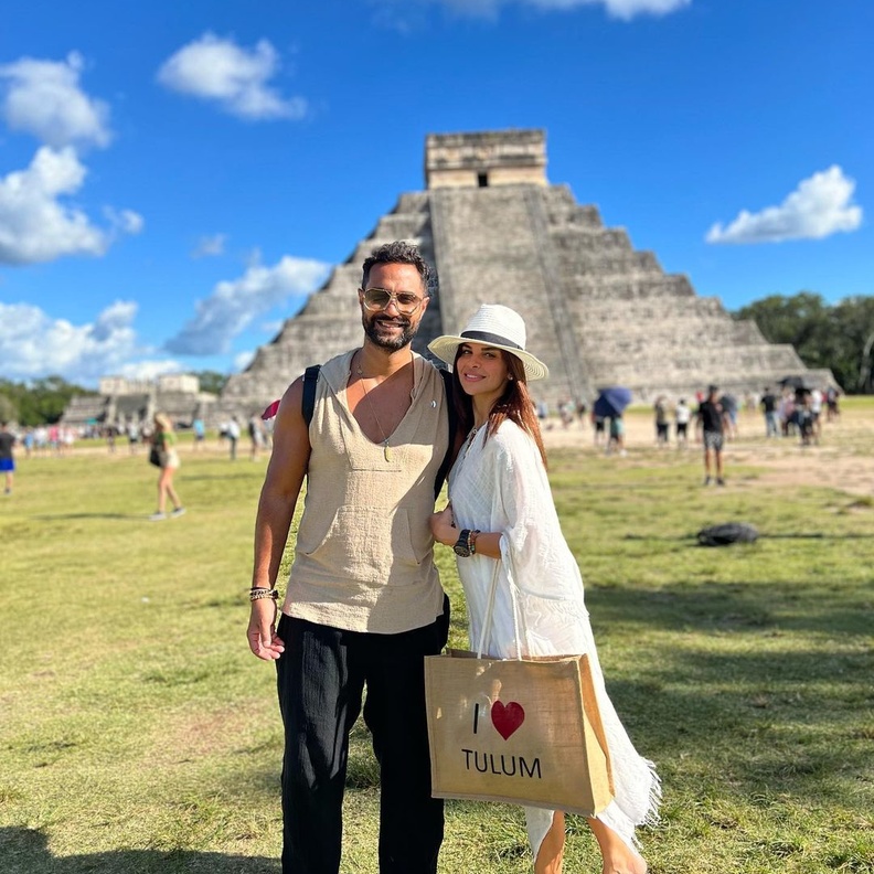 كريم فهمي وزوجته 