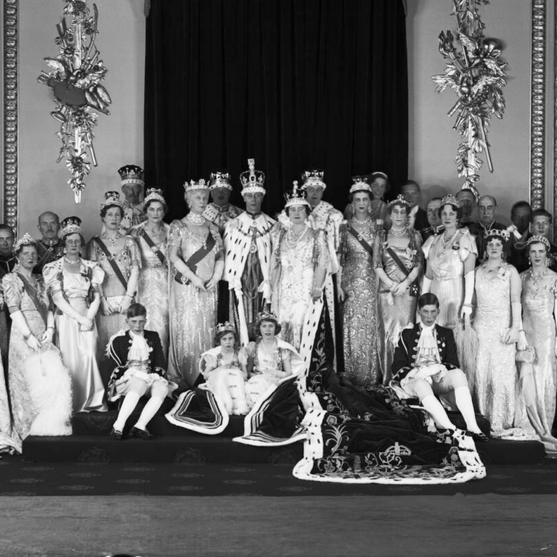 أفراد عائلة ملكية صنعوا التاريخ بحضورهم اثنين من حفلات التتويج
