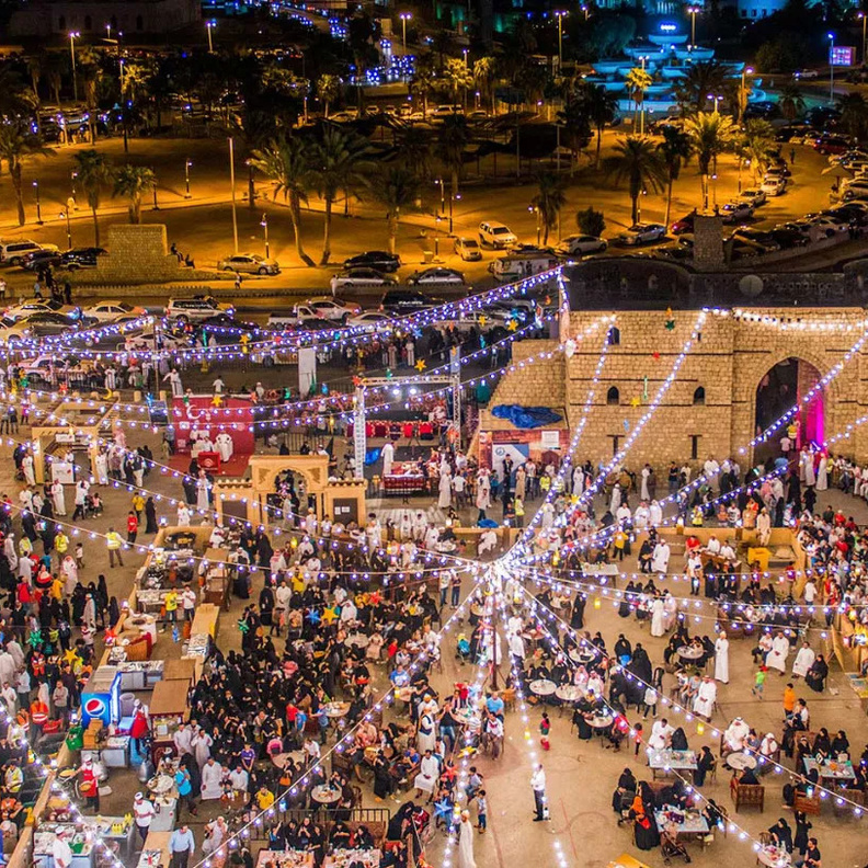 أفضل الأماكن وأشهر الأطعمة والتقاليد الرمضانية في مدينة جدة