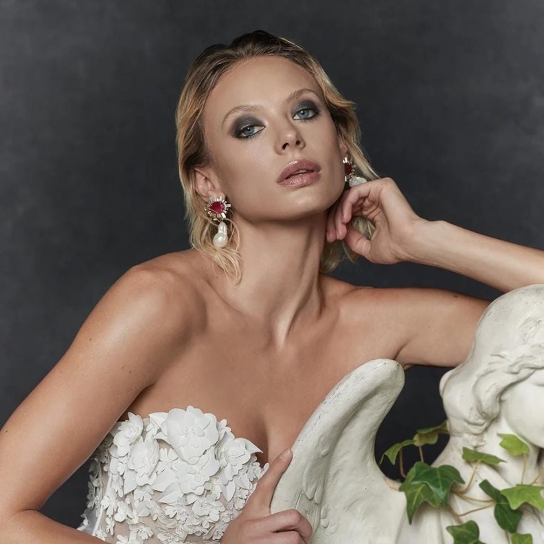 أقراط Indian Ruby and Baroque Pearl من Bounkit