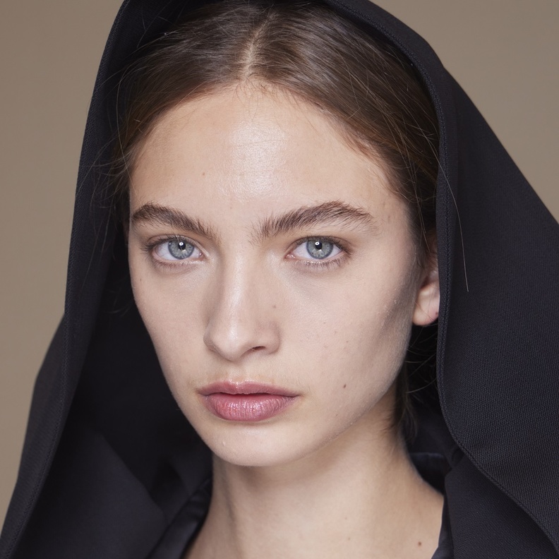 جديد العطور 2023 بنفحات العود الفواحة للمرأة العربية في شهر رمضان