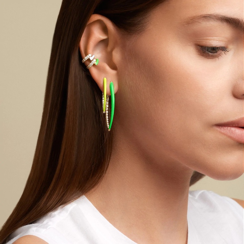 اكتشفي سحر الاناميل في تصاميم مجوهرات عالمية لاطلالة الربيع