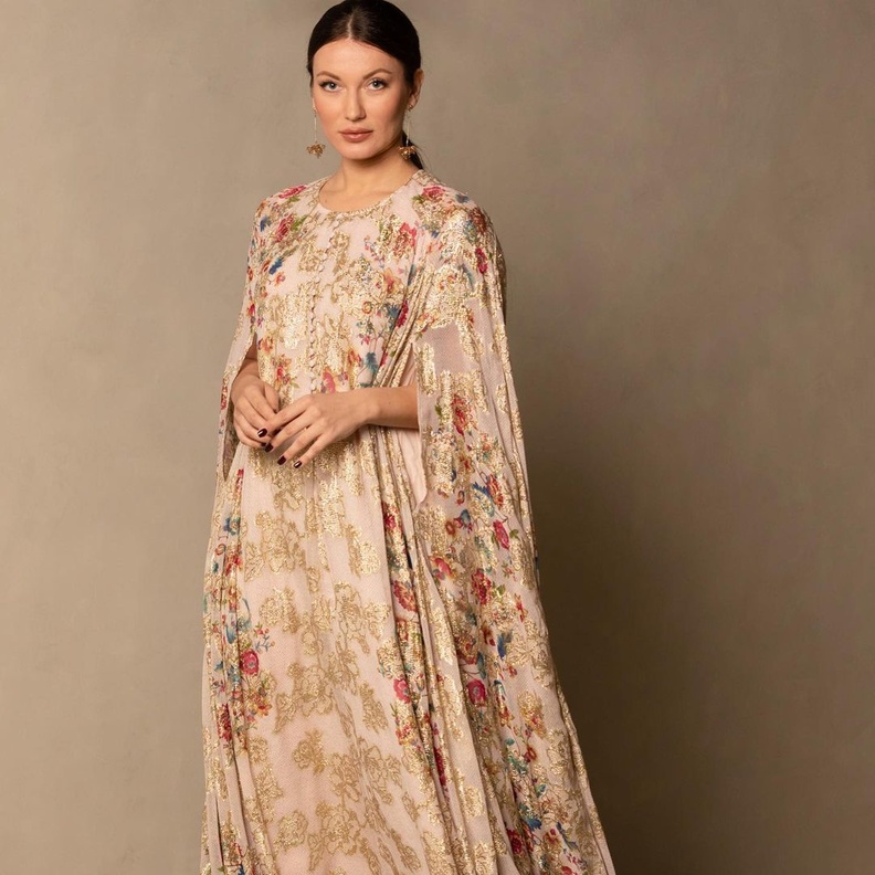 تصميم قفطان عصري من علامة Anmar