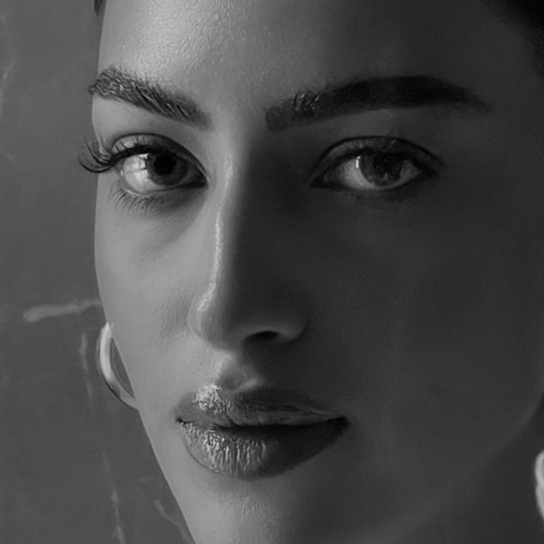 يارا النملة ضمن  أعضاء لجنة تحكيم جائزة العلا للتصميم الصورة من تصوير علامة ETRO