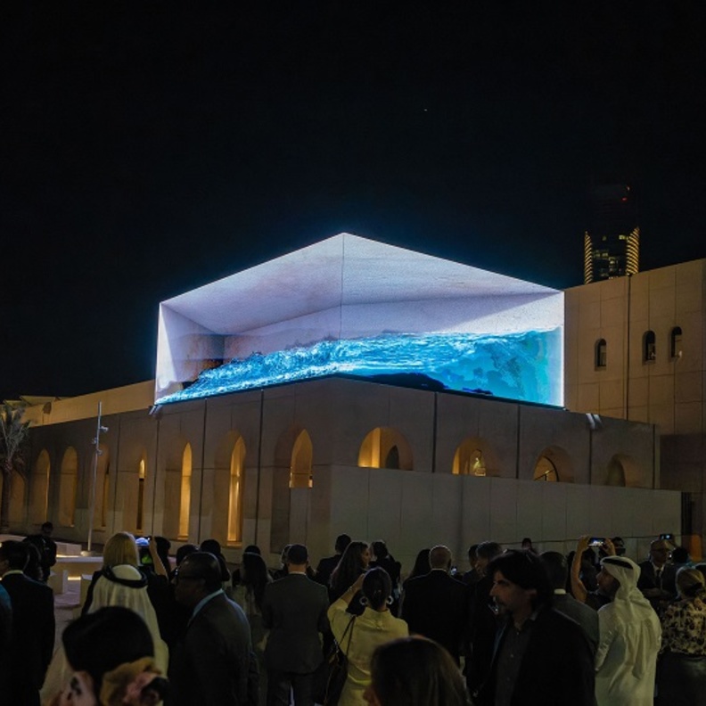 "موجة" باكورة مبادرات أبوظبي للفن العام