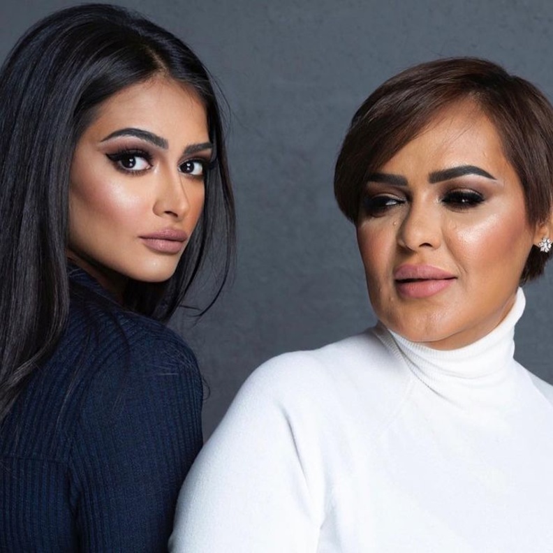 الفنانة السعودية فَي فؤاد تحتفي بوالدتها الإعلامية إيمان بكر يونس بمناسبة عيد الأم