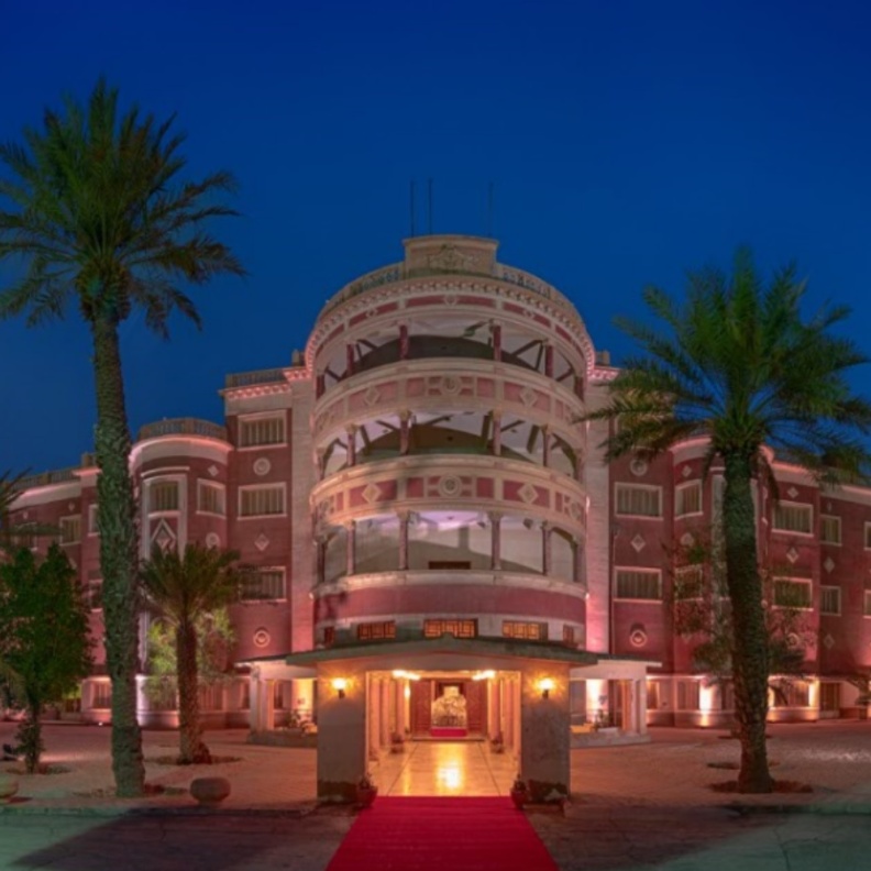 القصر الأحمر واحد من أجمل القصور في المملكة