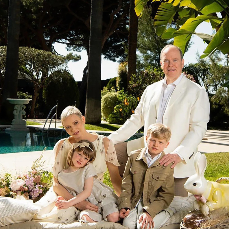 بعد نفي شائعات الطلاق...الأميرة تشارلين تظهر بخاتم خطبتها بصحبة زوجها أمير موناكو